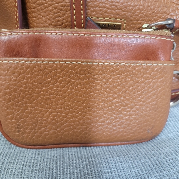 DOONEY AND BOURKE SAFFIANO KENDALL CROSSBODY BAG /WITH COIN BAG KEEY CHAIN - Picture 6 of 16